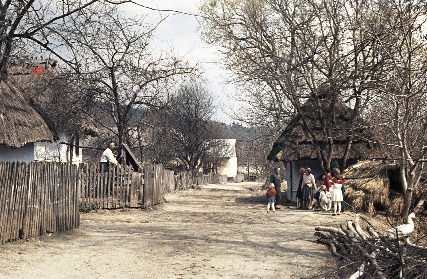 Ulica zaniknutej obce Valkov v 60. rokoch 20. storočia