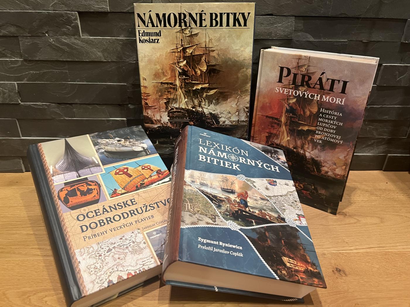 Ukážka niektorých predchádzajúcich kníh autora s námornou tematikou