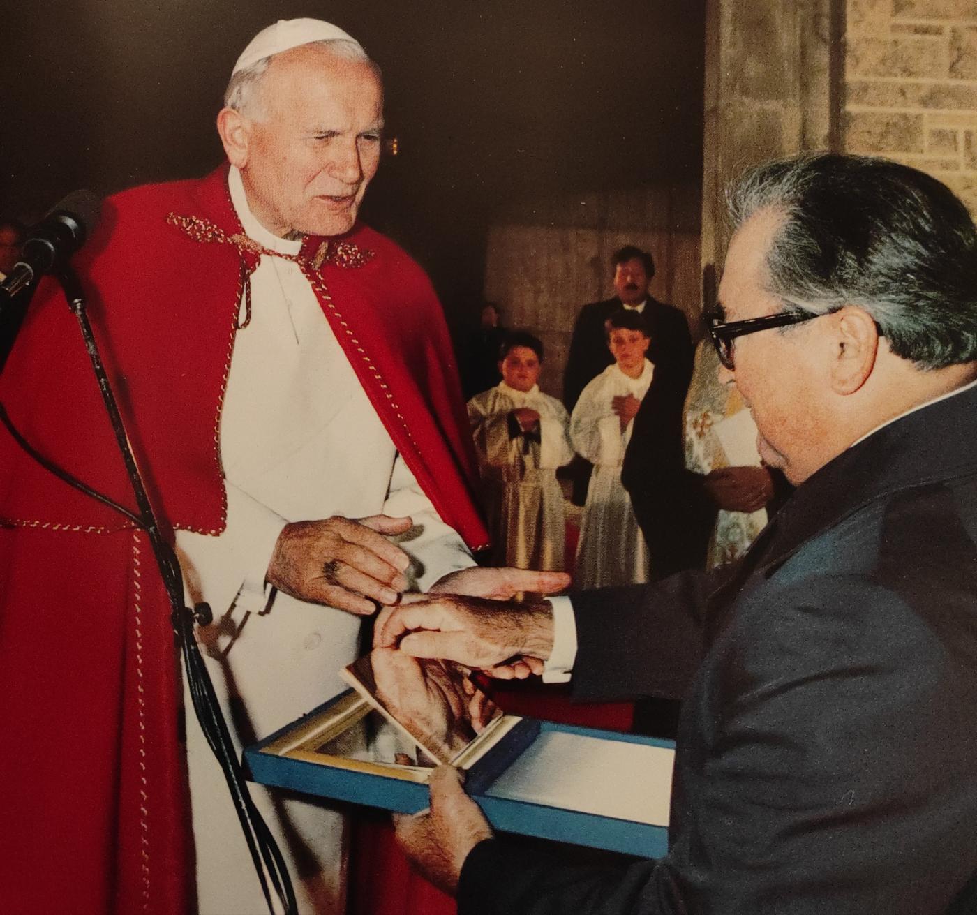 Ján Pavol II. a Štefan B. Roman pri príležitosti vysvätenie katedrály Premenenia v Markhame