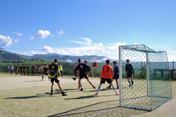 Futbalový zápas proti/s organizátormi kampane