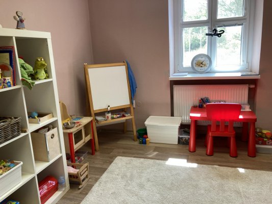 Dve individuálne stimulačné hodiny pre dieťa v krásnych priestoroch terapeutickej herne v Bratislave. Pracovné listy a pastelka.