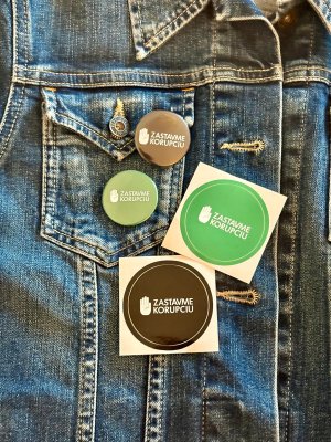 Balíček: 2 nálepky s 2 odznakmi