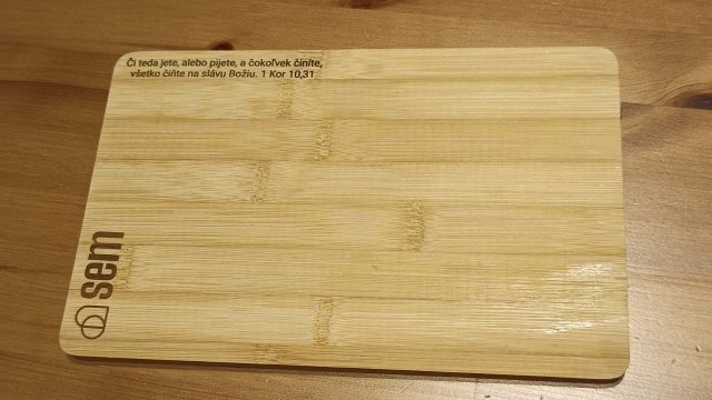 Ručne vypaľovaná drevená doska