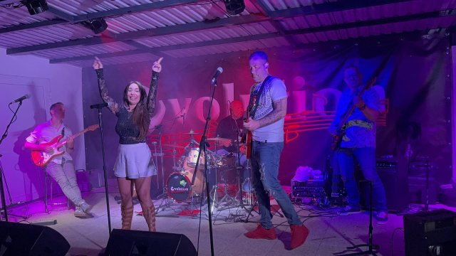 SÚKROMNÝ KONCERT + 5x PODPÍSANÝCH LP S OSOBNÝM VENOVANÍM