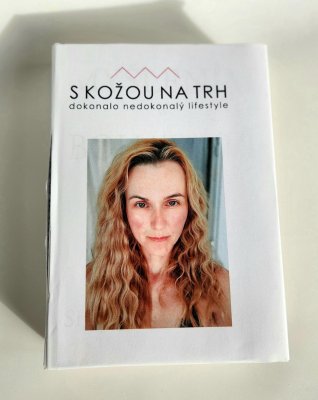 Kniha S kožou na trh
