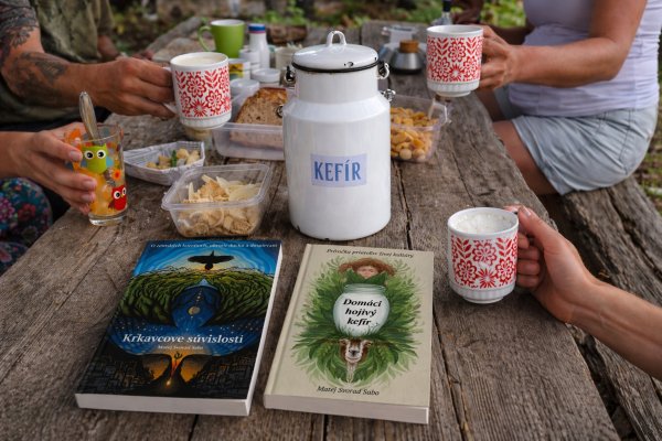 Kruh s Krkavcom a kefírom na Dolinke