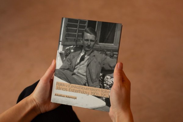 Kniha Politik v (Česko)Slovenskom štáte. János Esterházy 1901 – 1957