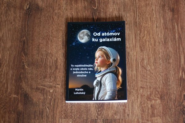 Kniha „Od atómov ku galaxiám“ s dopravou.