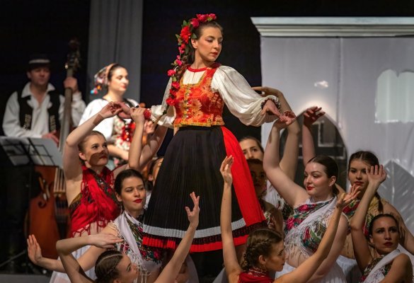 knihy: Dosky nášho sveta + Legendy Komárna + naše CD + vstupenky na naše premiéry v roku 2025
