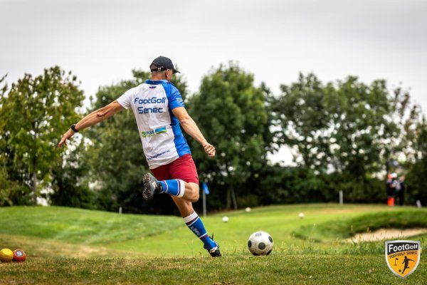 Ročné členské vo FootGolf Senec a kniha s autogramom svetoznámeho hráča FootGolfu