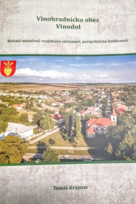 Monotematická publikácia o obci Vinodol s osobným venovaním a meno na informačnej tabuly židovského cintorína a fb stránke