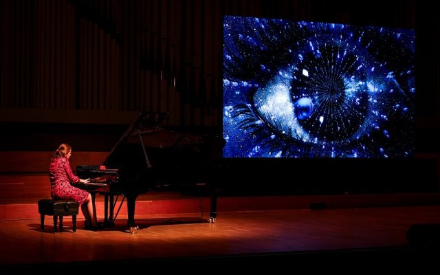 Lux Aeterna - klavírna show s projekciou