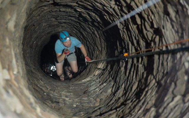 Márkusfalvi várkút feltárása/ Archeologický výskum hradnej studne