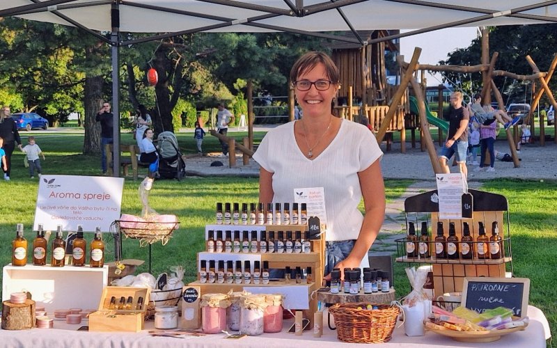 Prírodné vône s dušou: Podporte tradičnú aromaterapiu