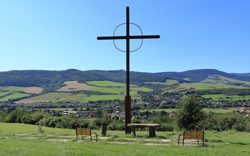 Obnova hlavného kríža na krížovej ceste