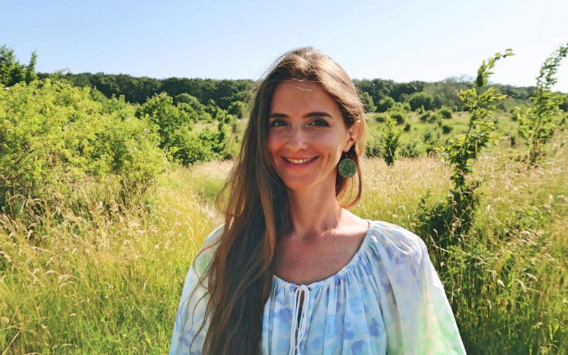 PETRA HUMEŇANSKÁ - AMAR - prvý autorský album, Tancujem bosá