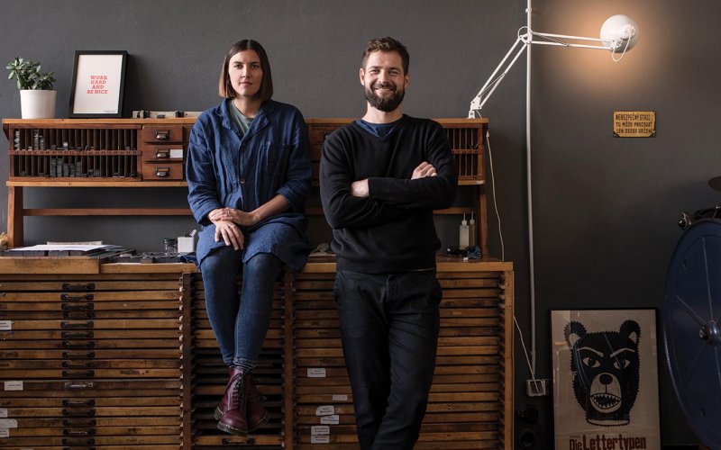 Tlačiarensky stroj pre jediné letterpressové štúdio