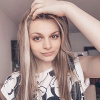 Vivien Papáneková